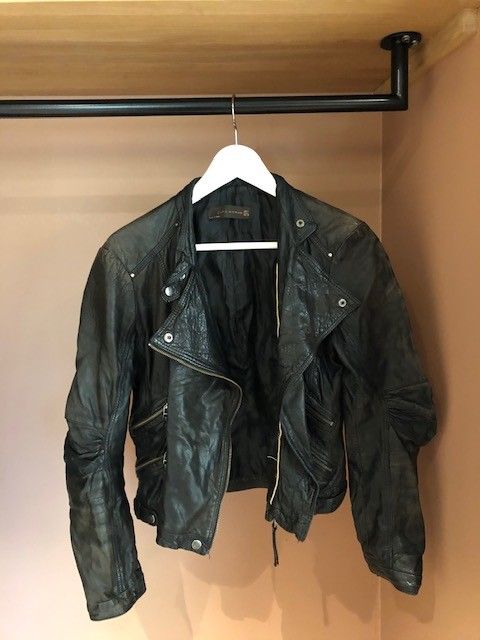 Sort skinnjakke fra Zara (L) | FINN.no Sort skinnjakke fra Zara (L) | FINN.no