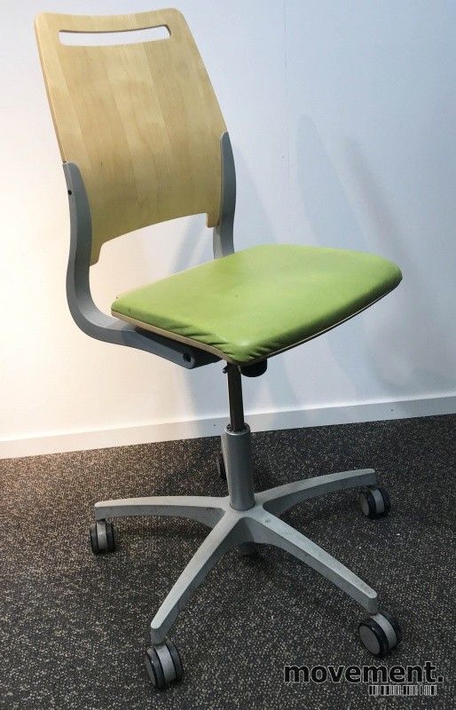 38 stk Enkel kontorstol fra Kinnarps, modell Xact i plast under kontorstol