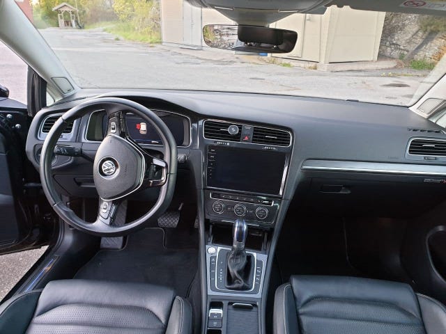 WVWZZZAUZJW910593 2018 VOLKSWAGEN GOLF-2