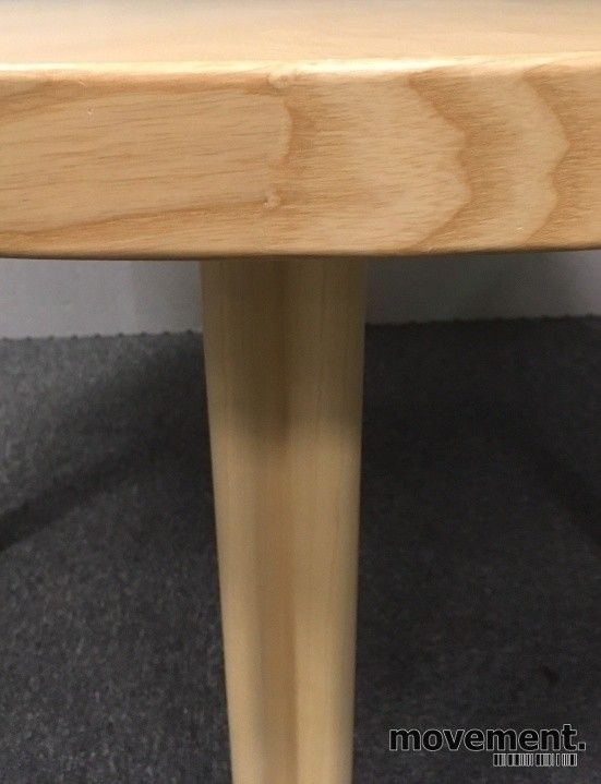 Designbord rundt møtebord fra Artek, Design: Alvar Aalto Designbord rundt møtebord fra Artek,Design: Alvar Aalto, Ø