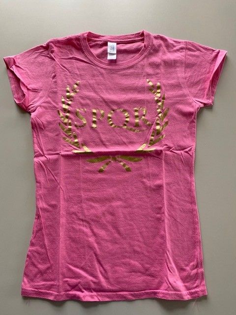 Percy Jackson og Gudene fra Olympus T skjorte kun den ROSA Percy Jackson t skjorte | FINN.no
