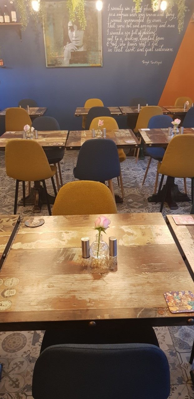 Bord og stoler til salgs | FINN.no 3 design stoler og bord fra møbelgalleriet | FINN.no