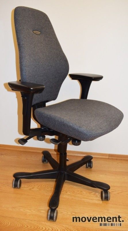 Kontorstol: Kinnarps Plus 6 i grått ullstoff, gel armlener Kontorstol: Kinnarps Plus 8 i gråttullstoff, gel armlene