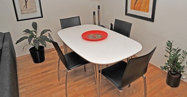 Lite hvitt spisebord selges. | FINN.no Lite hvitt bord | FINN.no