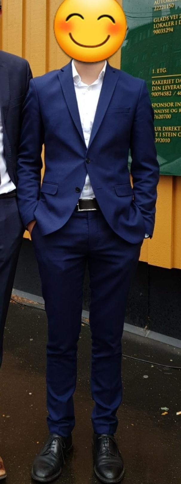 Flott blå pent brukt dress | FINN.no Flotte og veldig pent brukt barstoler | FINN.no