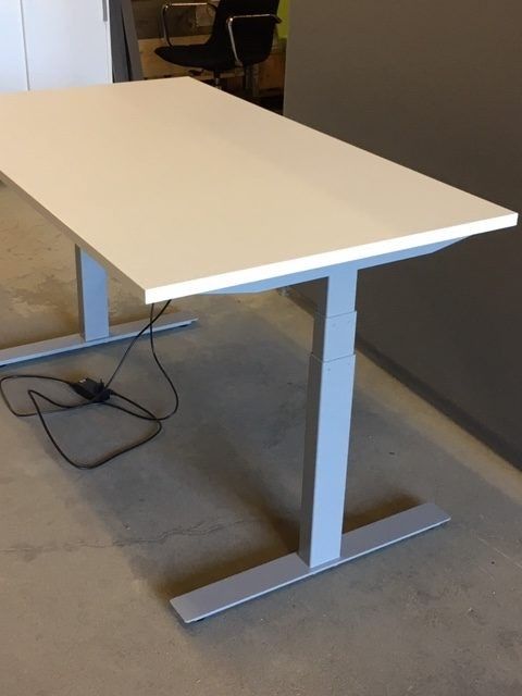 Skrivebord med hevsenk mulighet og hvit plate 80 x 160 Helt ny skrivebord skrivepult | FINN.no