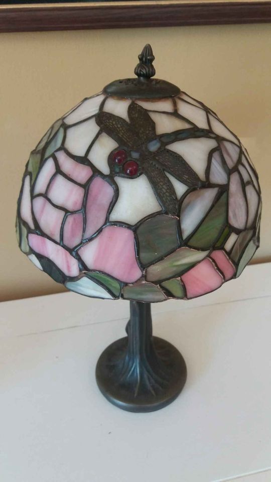 Tiffany bordlampe med liten skade | FINN.no Tiffany bordlamper 2 stk | FINN.no