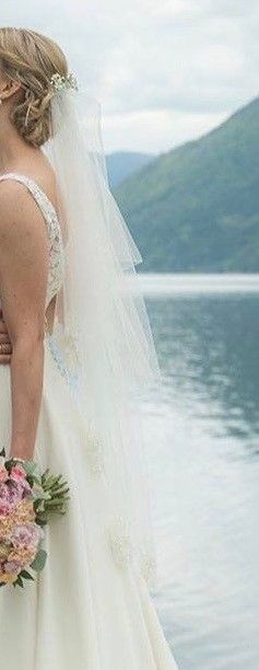 Pronovias Barcelona Brudekjole | FINN.no Pronovias Barcelona Brudekjole med kåpe | FINN.no
