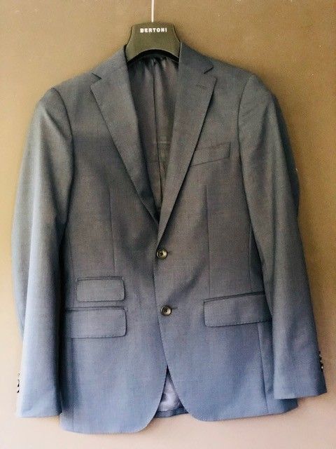 Dress fra Volt til ungdom Str 46 | FINN.no Volt Dresspose | FINN.no