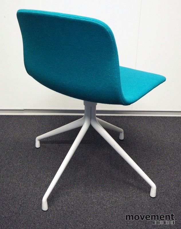 14 stk Hay About a chair AAC10 konferansestol i turkis stoff 19 stk Hay About a chair AAC10 konferansestol i grønt stoff