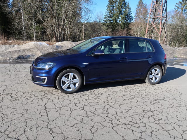 WVWZZZAUZJW906115 2018 VOLKSWAGEN GOLF-2