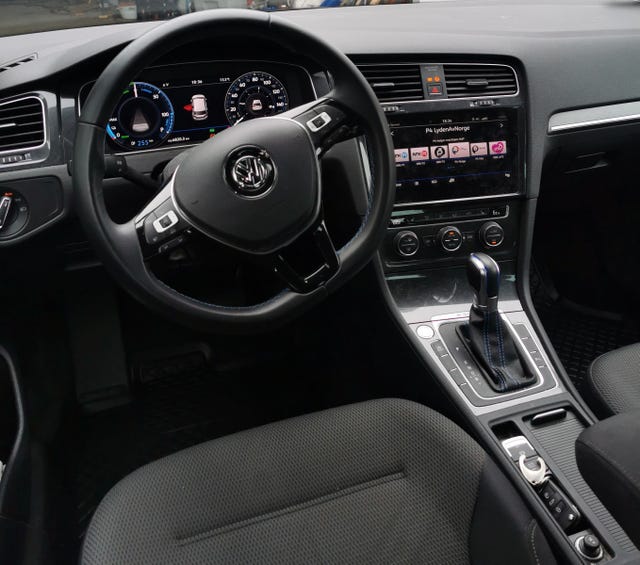 2018 VOLKSWAGEN GOLF - 18