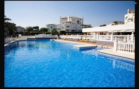 37.5 m. Langt Oppvarmet basseng, pluss barnebasseng Galleribilde