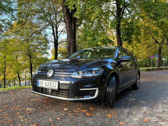 WVWZZZAUZJW906128 2018 VOLKSWAGEN GOLF-1