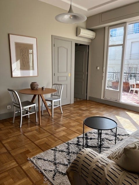 Leiligheten er malt i harmoniske farger. Galleribilde