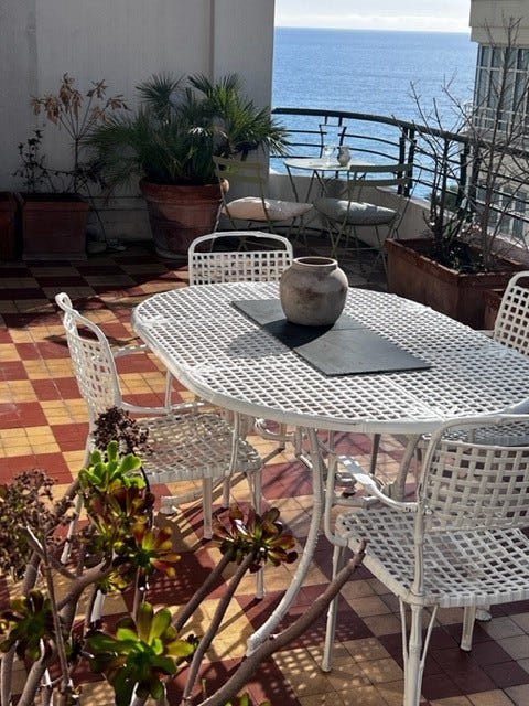 33m2 terrasse å tilbringe late dager på. Galleribilde