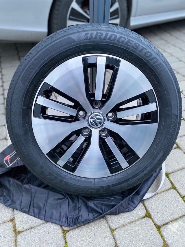 2019 VOLKSWAGEN GOLF - 24