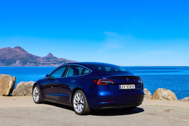 5YJ3E7EB6KF335415 2019 TESLA MODEL 3-1