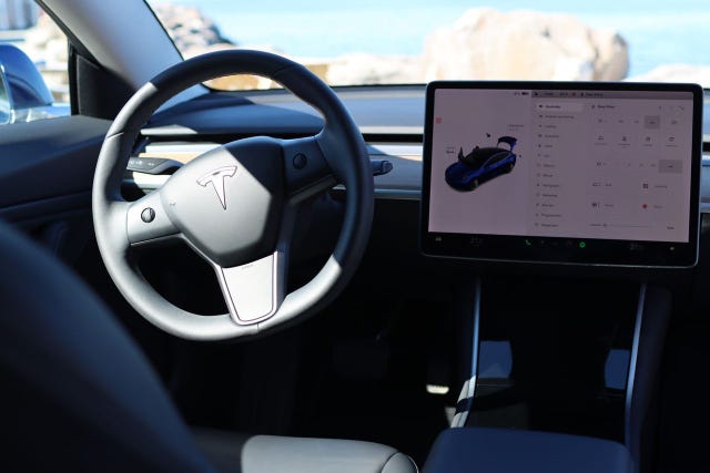 5YJ3E7EB6KF335415 2019 TESLA MODEL 3-4