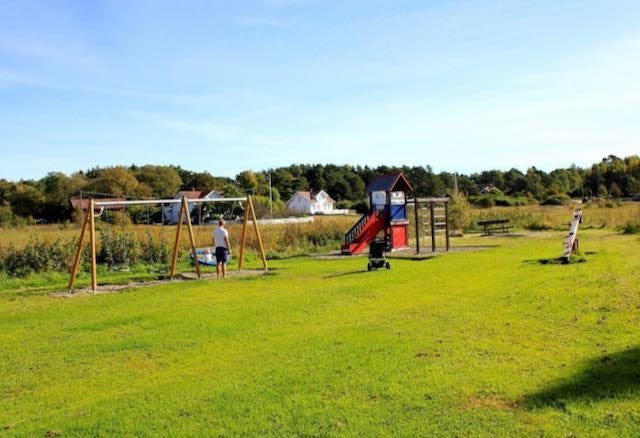 Lekeplass for de små bare 100 m unna Galleribilde
