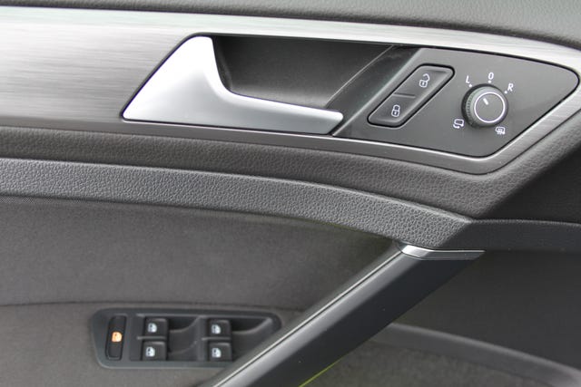2019 VOLKSWAGEN GOLF - 19