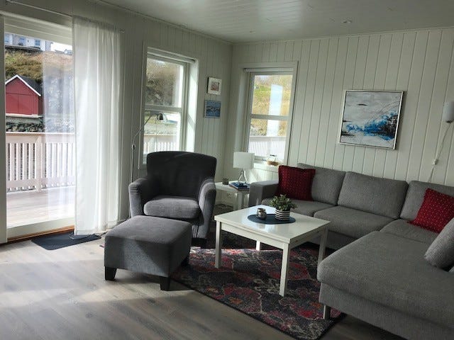 Trivelig sofakrok i første etasje (rorbu 2) Galleribilde