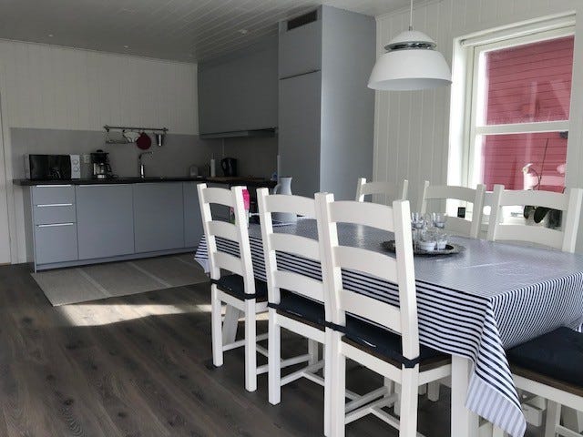 Åpen løsning mellom stue og kjøkken Galleribilde