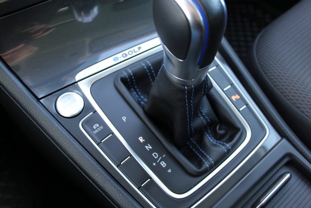 2019 VOLKSWAGEN GOLF - 19