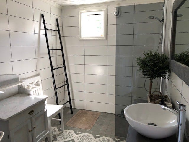 Bad med dusj og wc Galleribilde