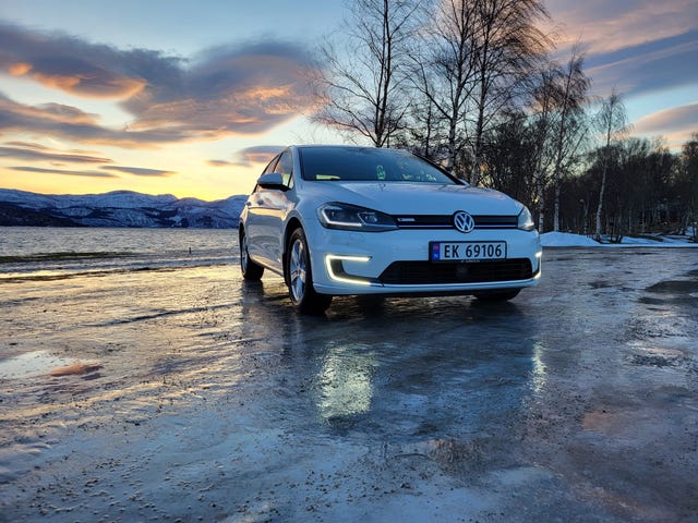 WVWZZZAUZJ8904123 2018 VOLKSWAGEN GOLF-0
