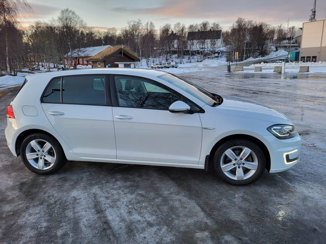 WVWZZZAUZJ8904123 2018 VOLKSWAGEN GOLF-4