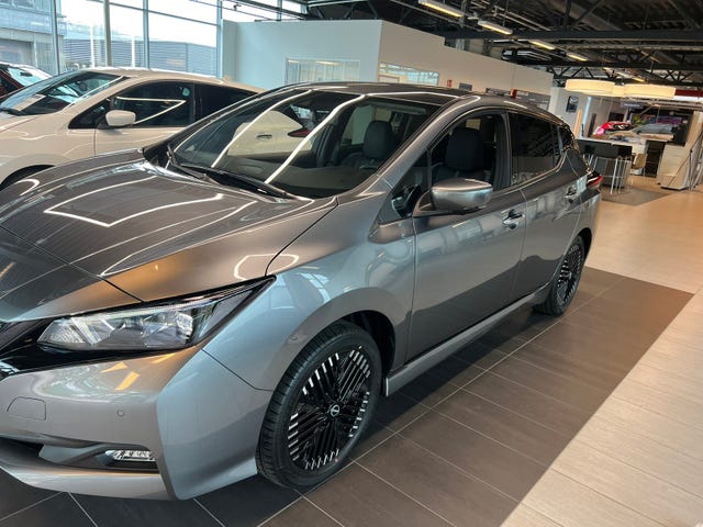 2022 NISSAN LEAF - 17