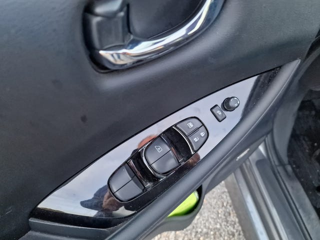 2021 NISSAN LEAF - 17