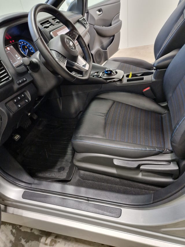 2019 NISSAN LEAF - 9