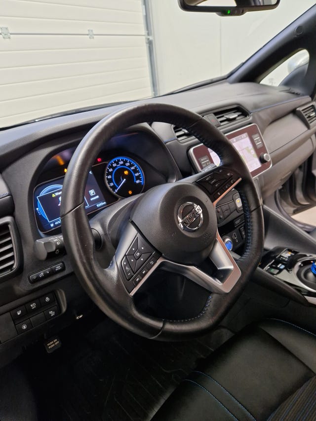 2019 NISSAN LEAF - 11