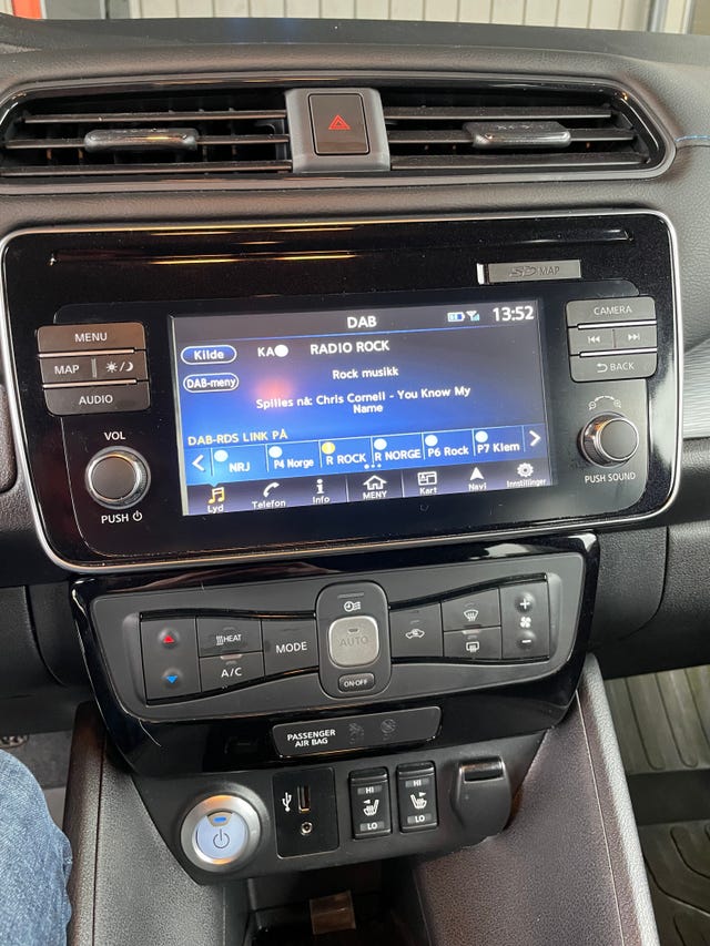 2019 NISSAN LEAF - 27
