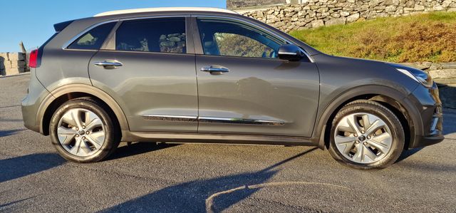 KNACC81GFK5007196 2019 KIA E-NIRO-5