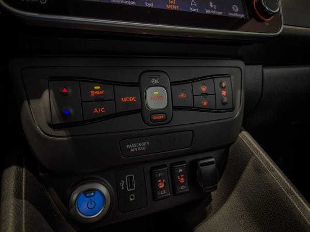 2021 NISSAN LEAF - 25