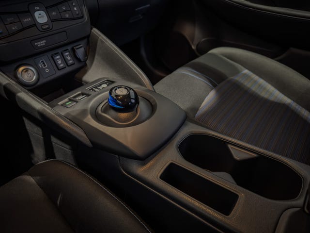 2021 NISSAN LEAF - 26