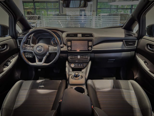 2021 NISSAN LEAF - 11