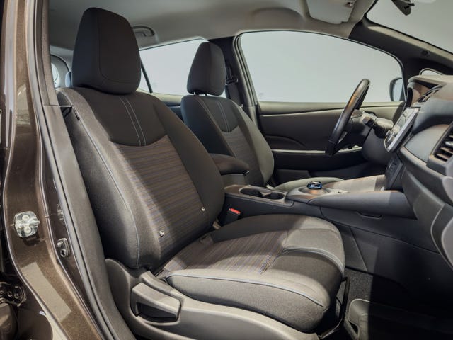 2021 NISSAN LEAF - 10