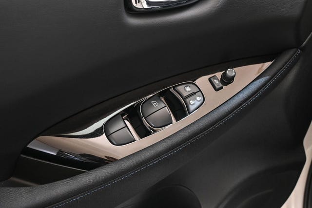 2021 NISSAN LEAF - 8