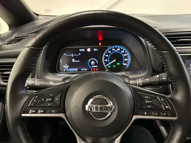 2021 NISSAN LEAF - 11