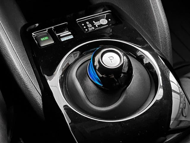 2021 NISSAN LEAF - 21