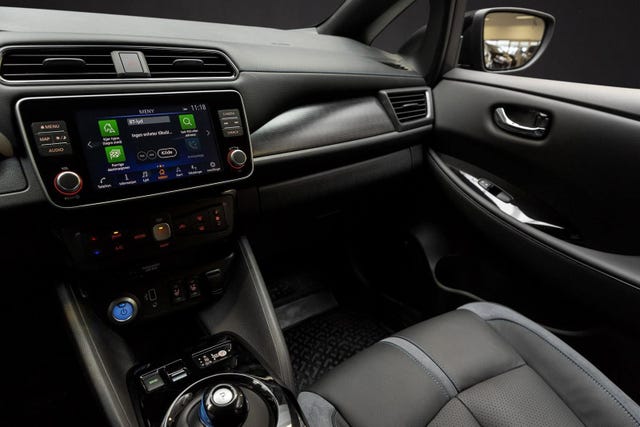 2019 NISSAN LEAF - 17