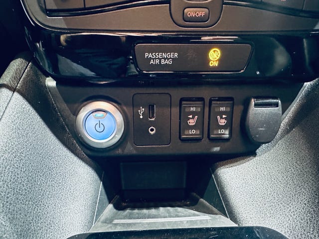 2019 NISSAN LEAF - 18