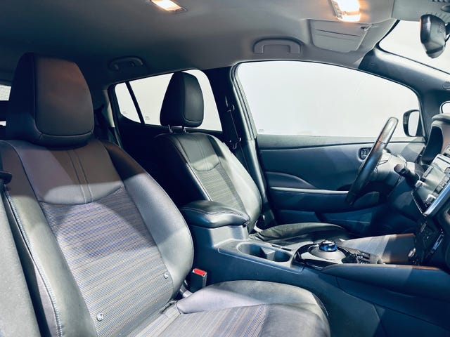 2019 NISSAN LEAF - 11