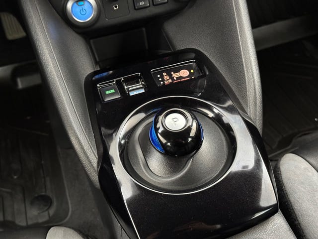 2019 NISSAN LEAF - 30