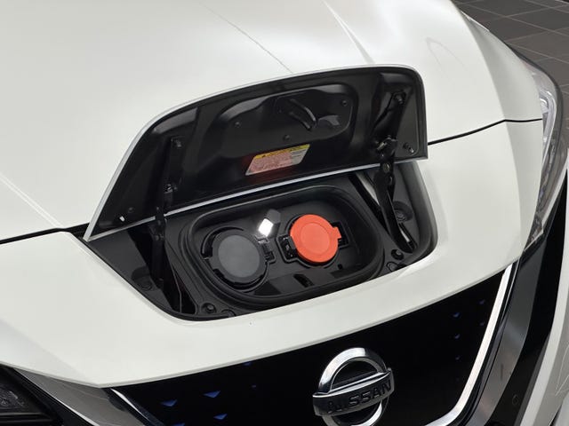 2019 NISSAN LEAF - 11