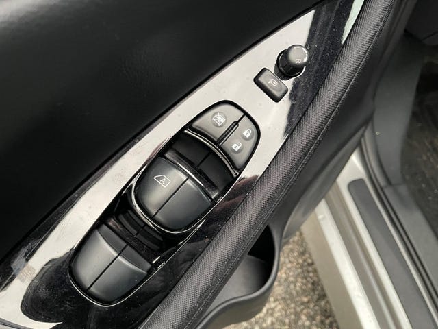 2019 NISSAN LEAF - 17